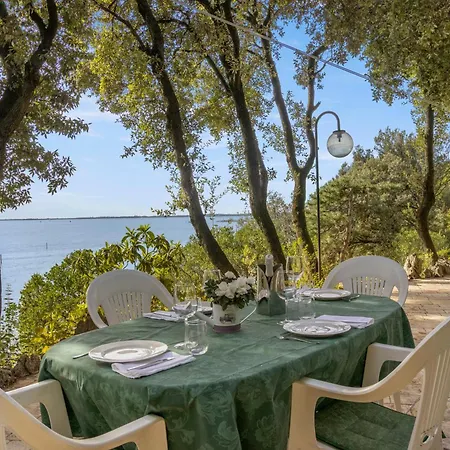 Private Bay - For 10 Pp, Private Pier Villa